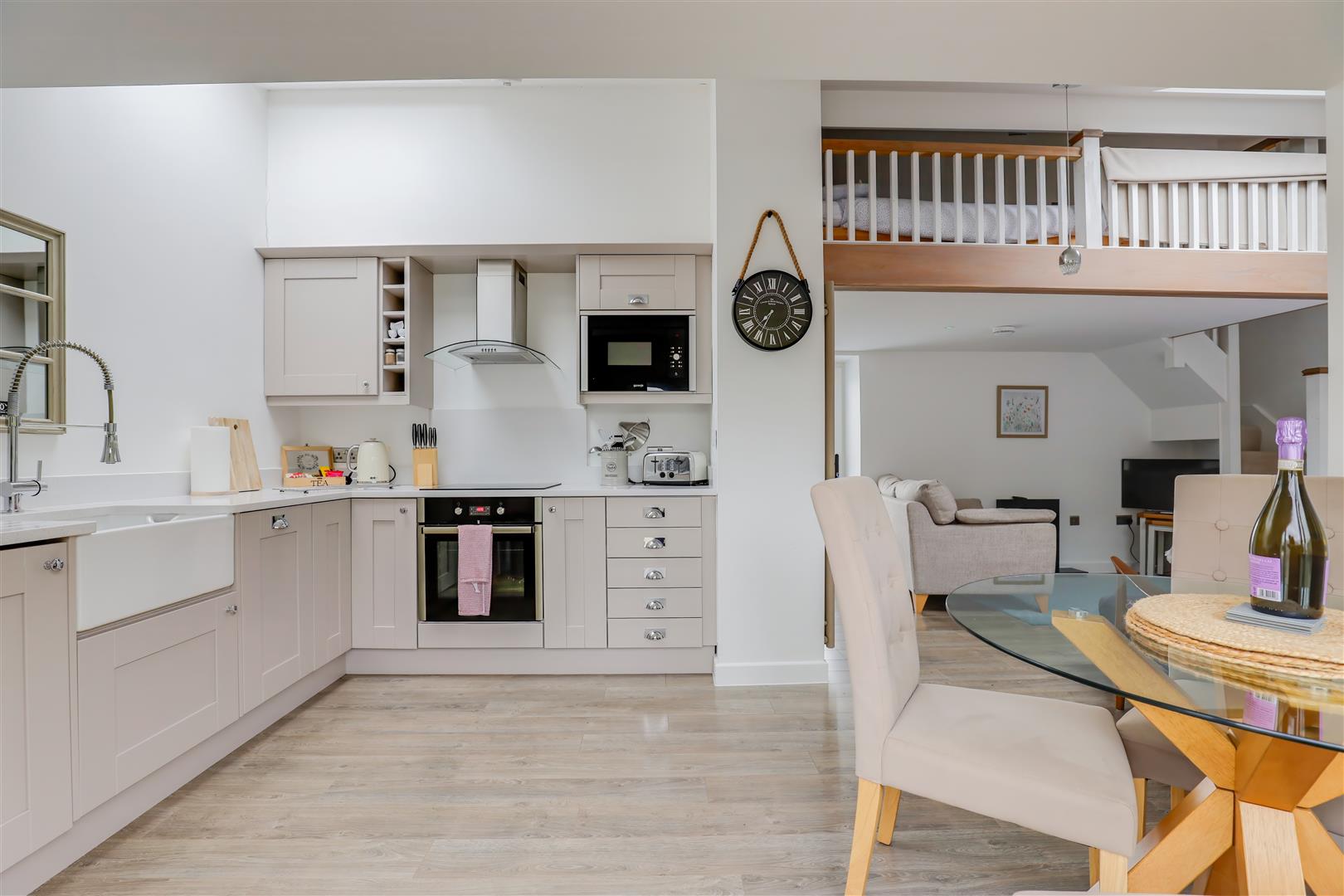 Warren Farm, Pendoylan, Nr Cowbridge, Vale of Glamorgan, CF71 7UJ